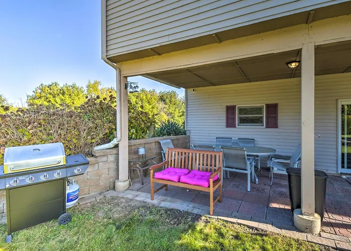 Holiday home Chic Escape W/ Fire Pit! *