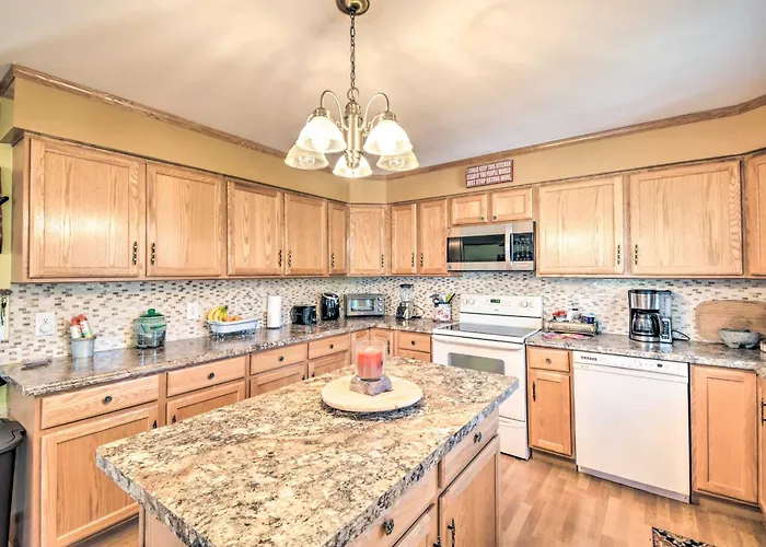 Chic Escape W/ Fire Pit! Holiday home Apple River