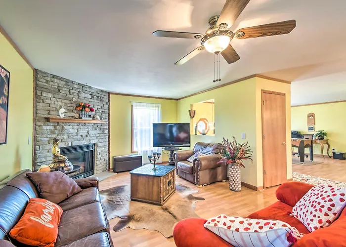 Chic Escape W/ Fire Pit! Holiday home Apple River