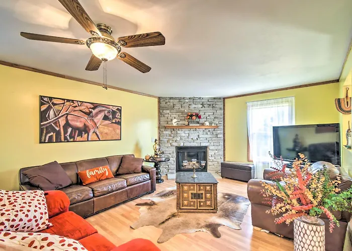 Chic Escape W/ Fire Pit!